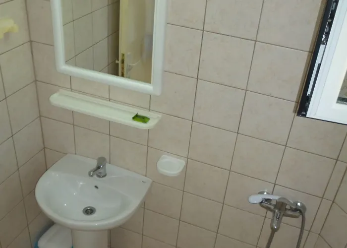 Alexandros Aparthotel