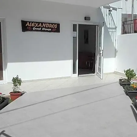 Alexandros Aparthotel 3*