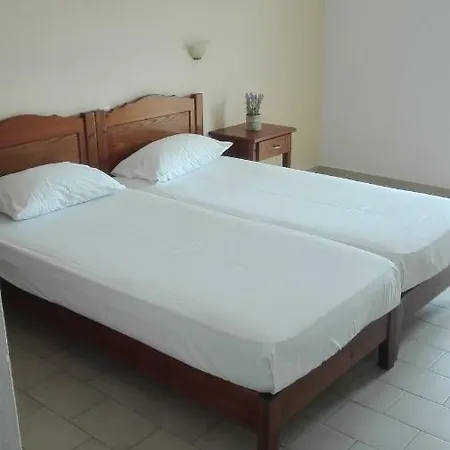 Alexandros アパートホテル